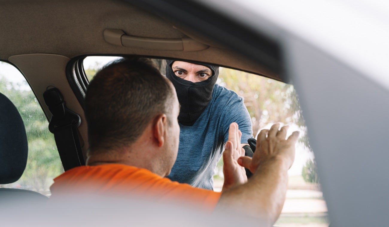 Qué hacer si intentan robarle el carro