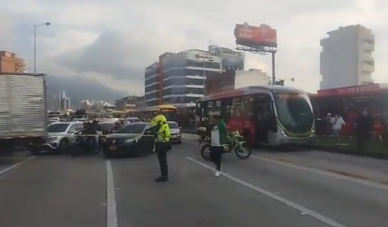 TrasnMilenio cerró nueve estaciones Usuarios a gastar suela