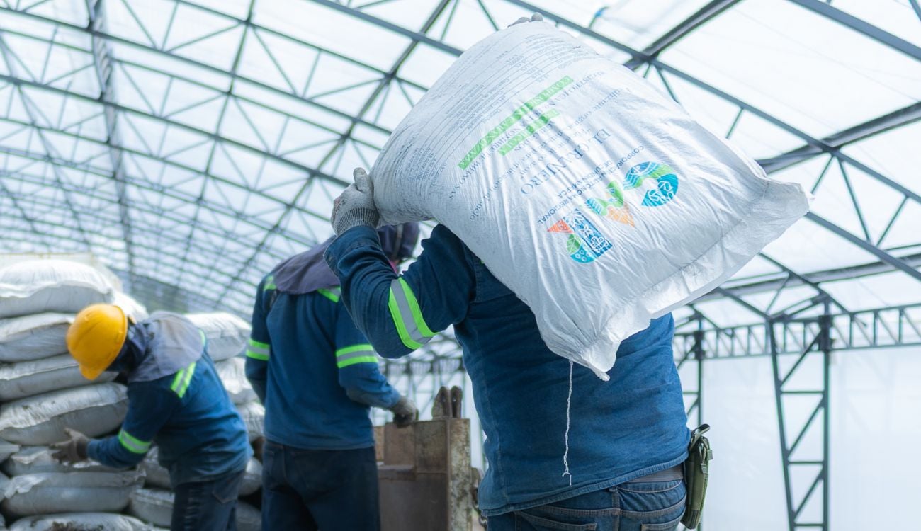 CAR le mete abono orgánico a fincas campesinas en Cundinamarca: ¿cómo pedirlo?