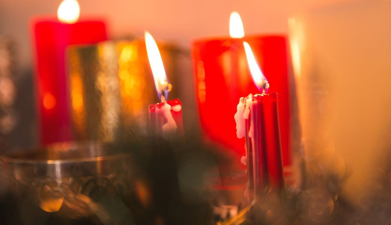 ¿Cera de vela pegada? Revelan método casero que dejara el piso impecable