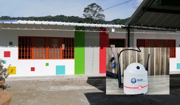 Clases con robot en Cundinamarca estudiantes se libran de largas caminatas