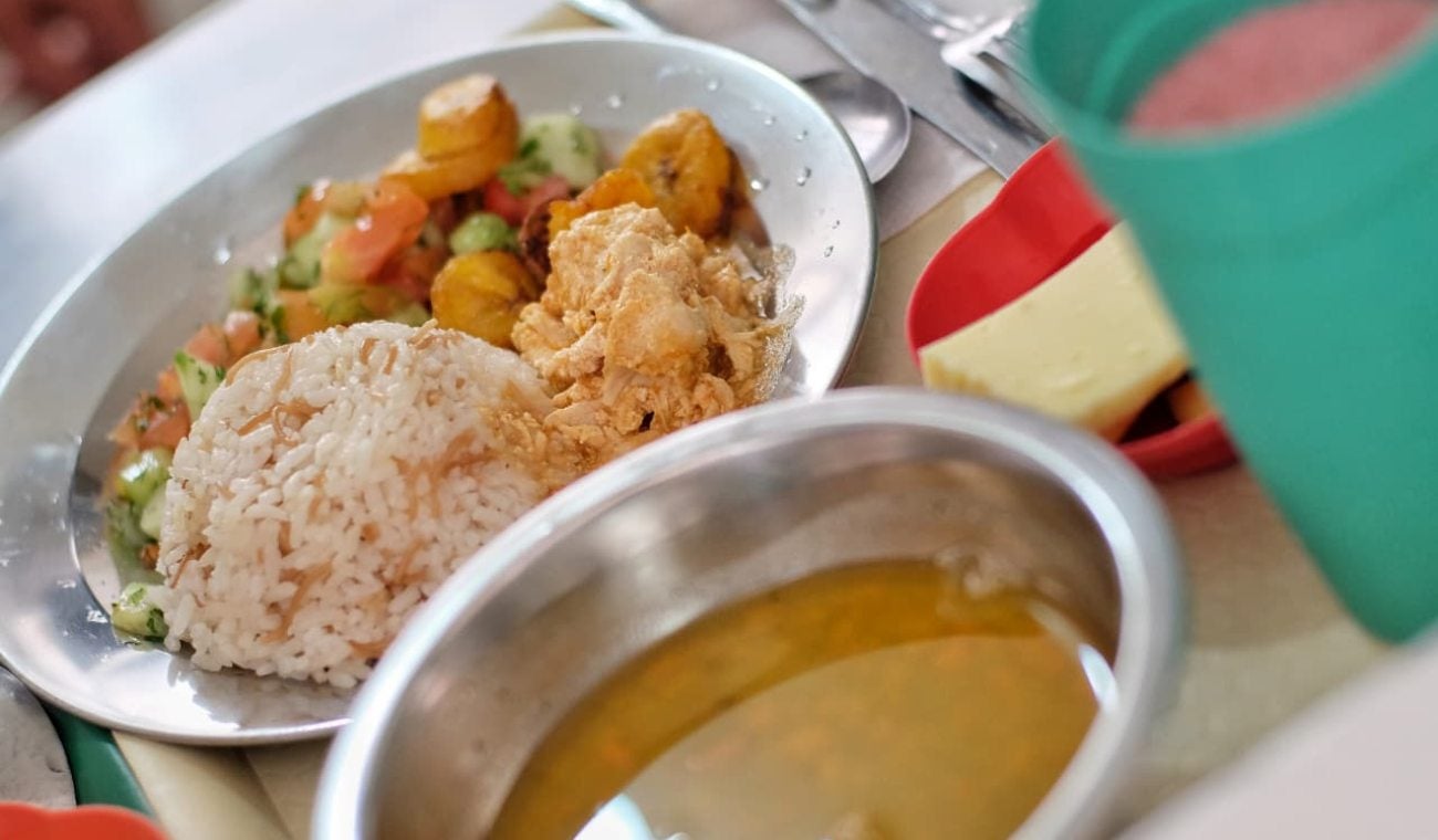 Almuerzo en los comedores comunitarios