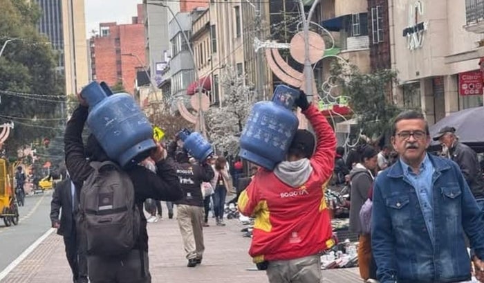 Comerciantes sin pipeta en Bogotá les tocó volver al carbón
