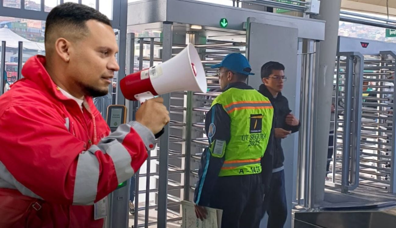 TransMilenio refuerza vigilancia contra colados en el Portal 20 de Julio