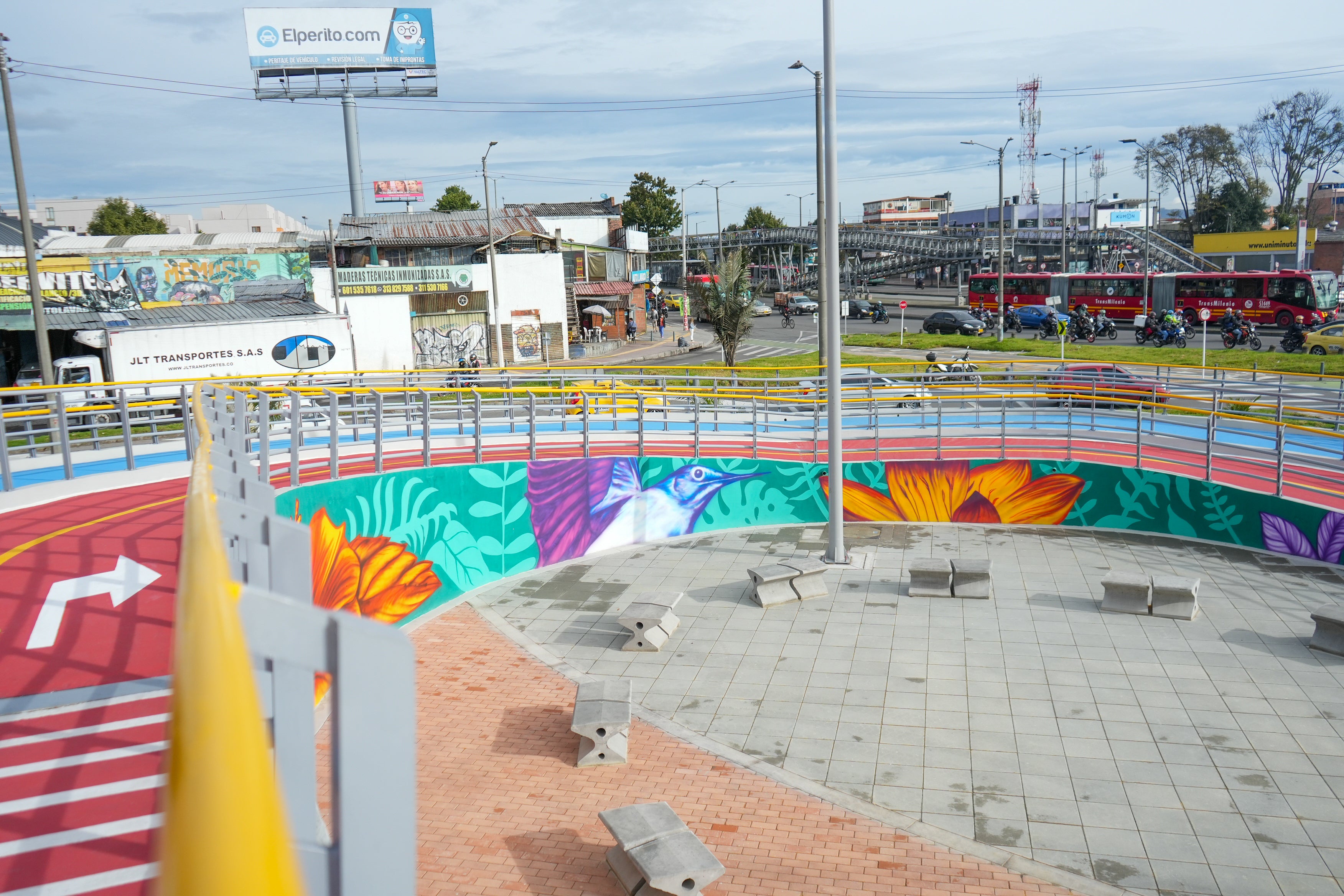 Puente curvo del grupo 5 de la av. 68