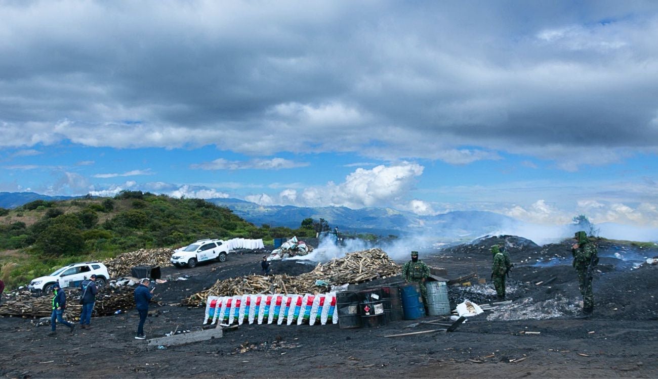 CAR detiene producción de carbón en Soacha: se dañó el negocio en Navidad
