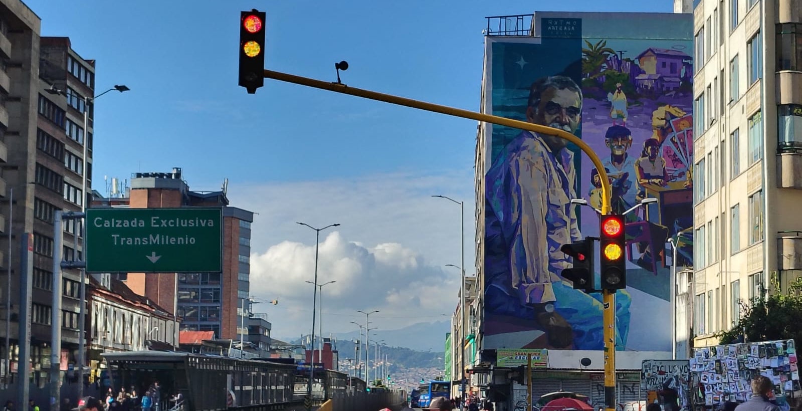 El centro de Bogotá se destaca por sus coloridos murales.