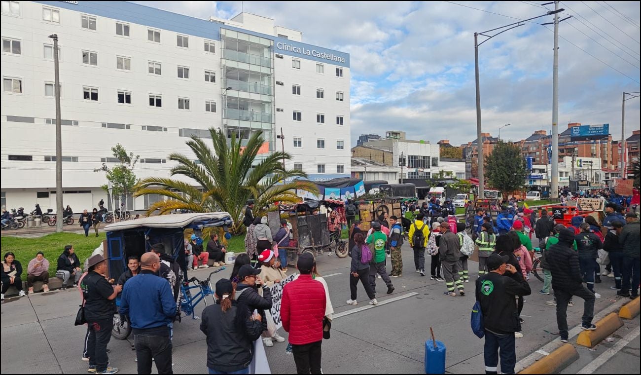 Protesta de recicladores en la autopista Norte con calle 100, en Bogotá