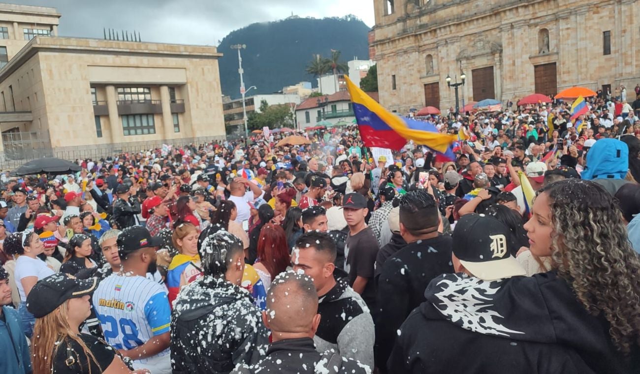 Plaza de Bolívar fue punto de encuentro por noticias sobre Maduro