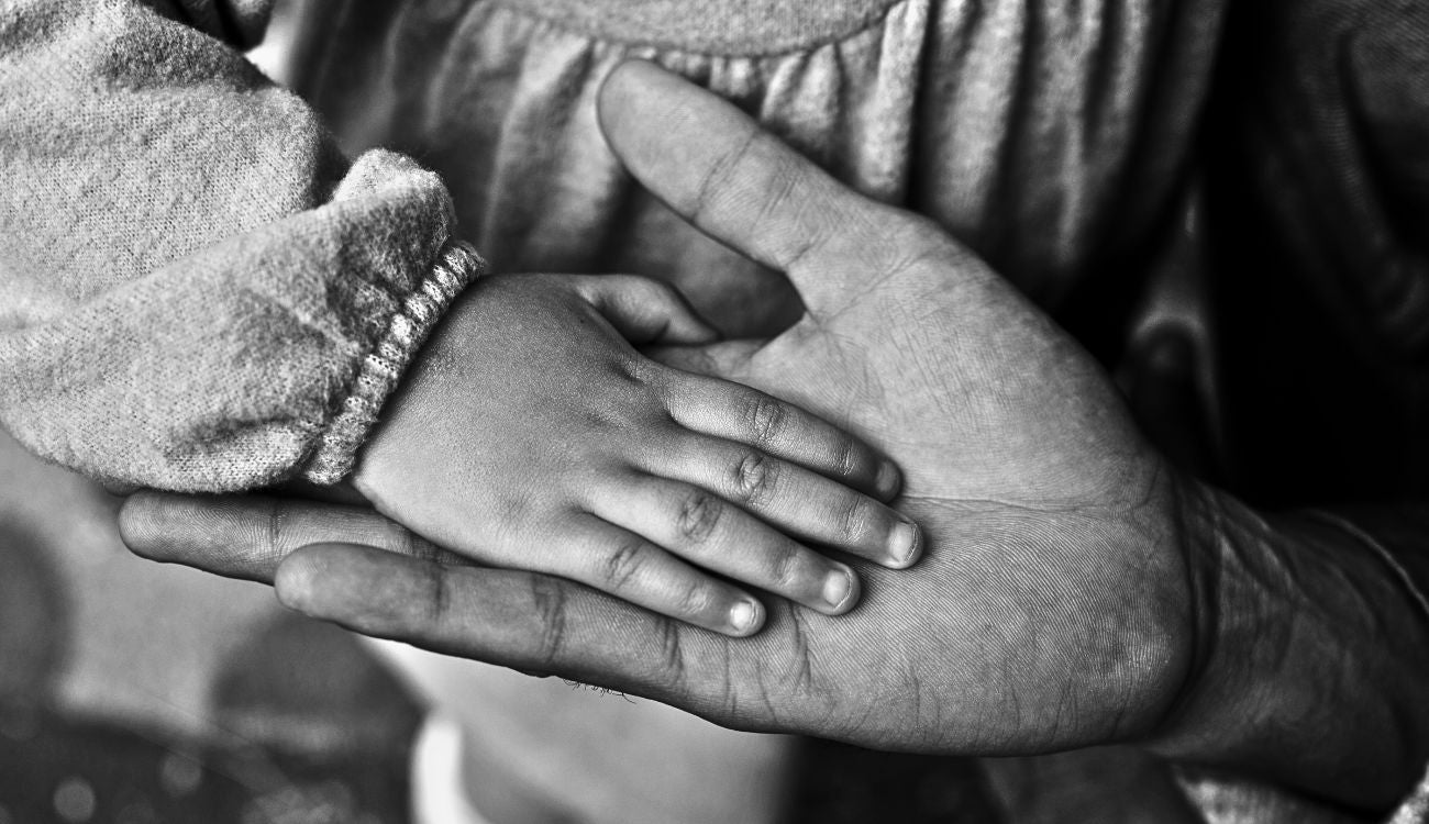 Padre acusa que cuidadora quemó a su hijo con un secador: caso sigue sin avances