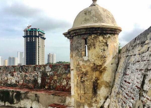 Edificio Aquarela pone en riesgo patrimonio de Cartagena.