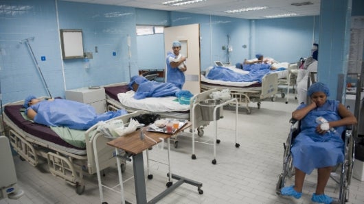 Los pacientes son atendidos en las UCI.