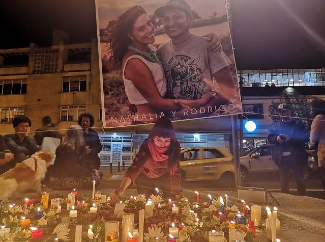 Velatón en homenaje a la memoria de Nathalia Jiménez y Rodrigo Monsalve en diciembre de 2019.