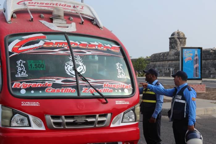Lo conductores de la busetas de ruta Campestre-Castillo fueron requeridos por agentes del DATT