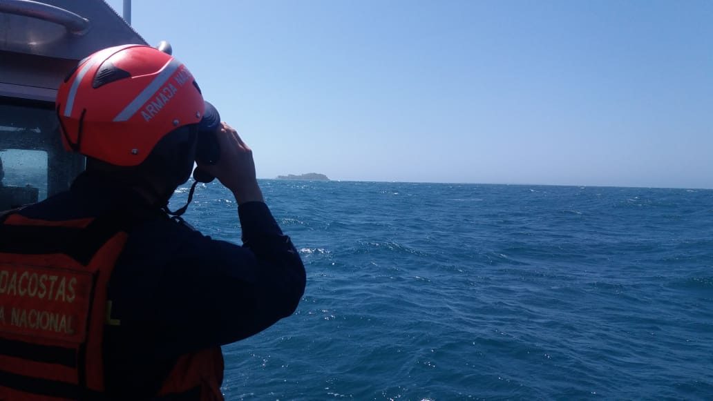 El cuerpo de Guardacostas del Caribe sigue con los operativos por mar y tierra para dar con el paradero del extranjero.