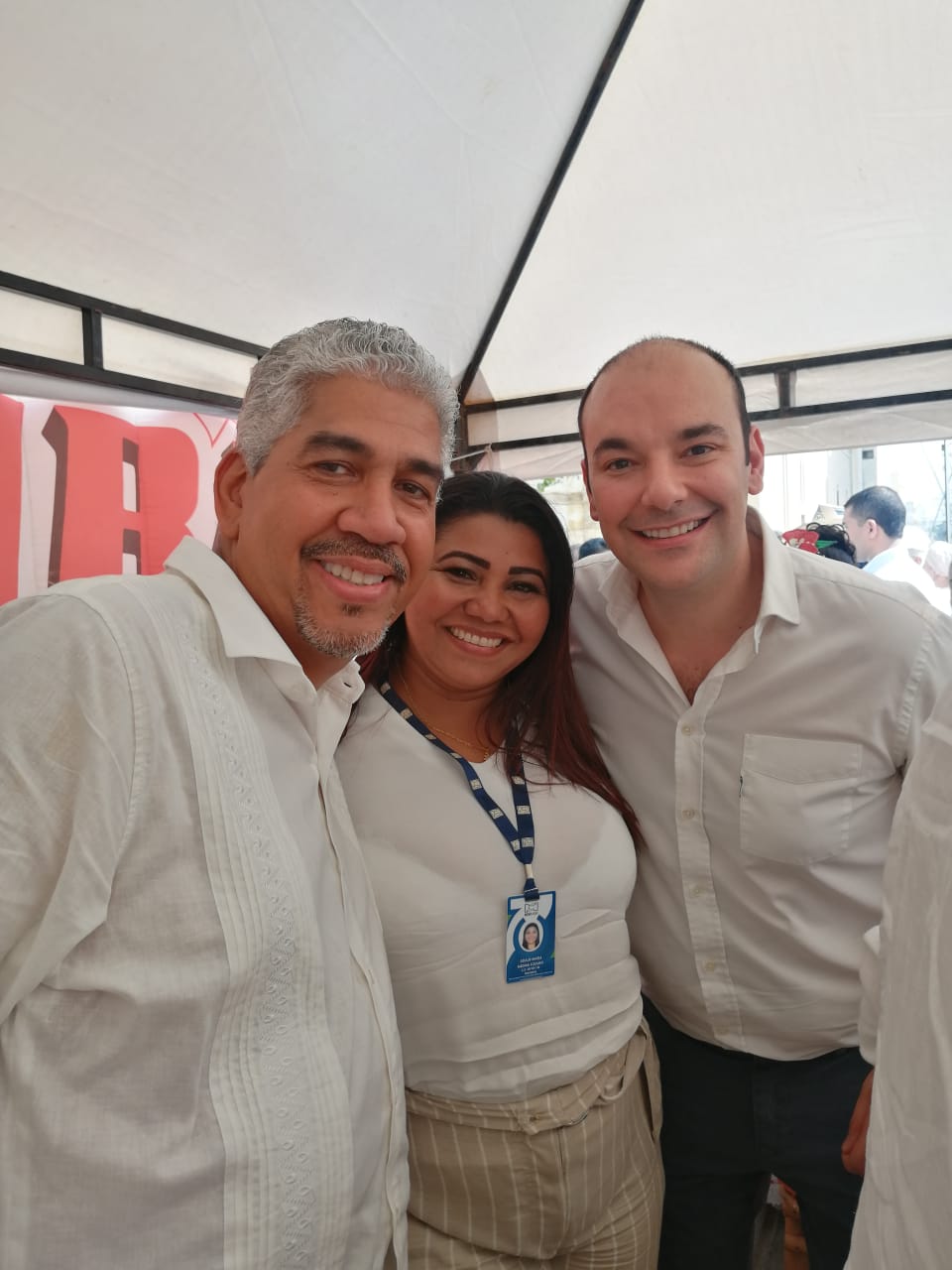 Los senadores llegaron a la carpa de Rcn Radio, senador Serpa habló de la salud de su padre