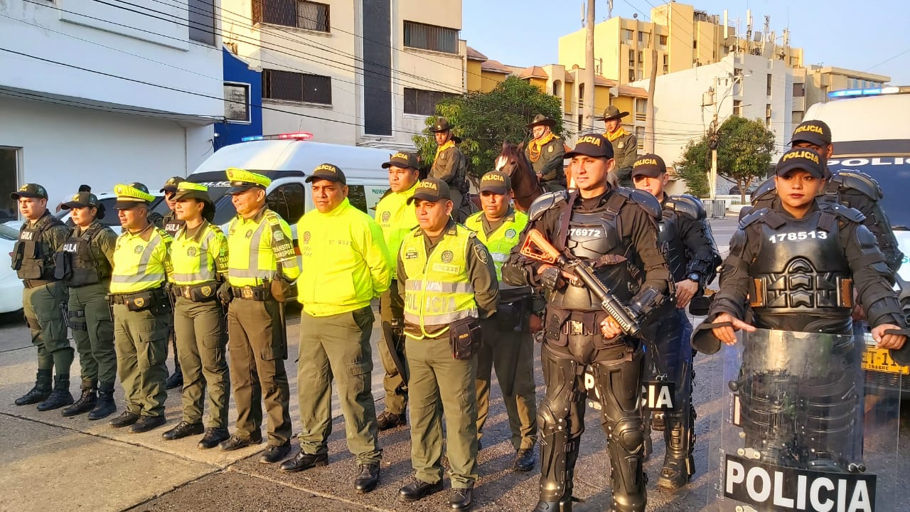 Los uniformados estarán pendientes de la seguridad del desfile