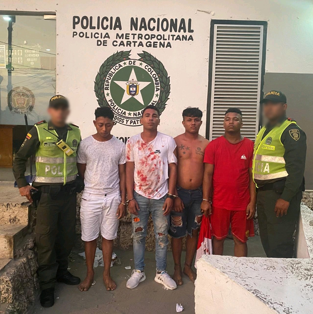 El agente recibió una grave lesión en el rostro