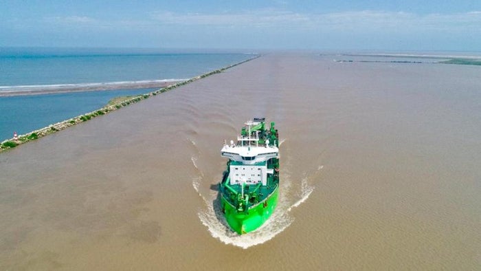 Acuerdo entre el Gobierno y entidades para garantizar el dragado del canal de acceso