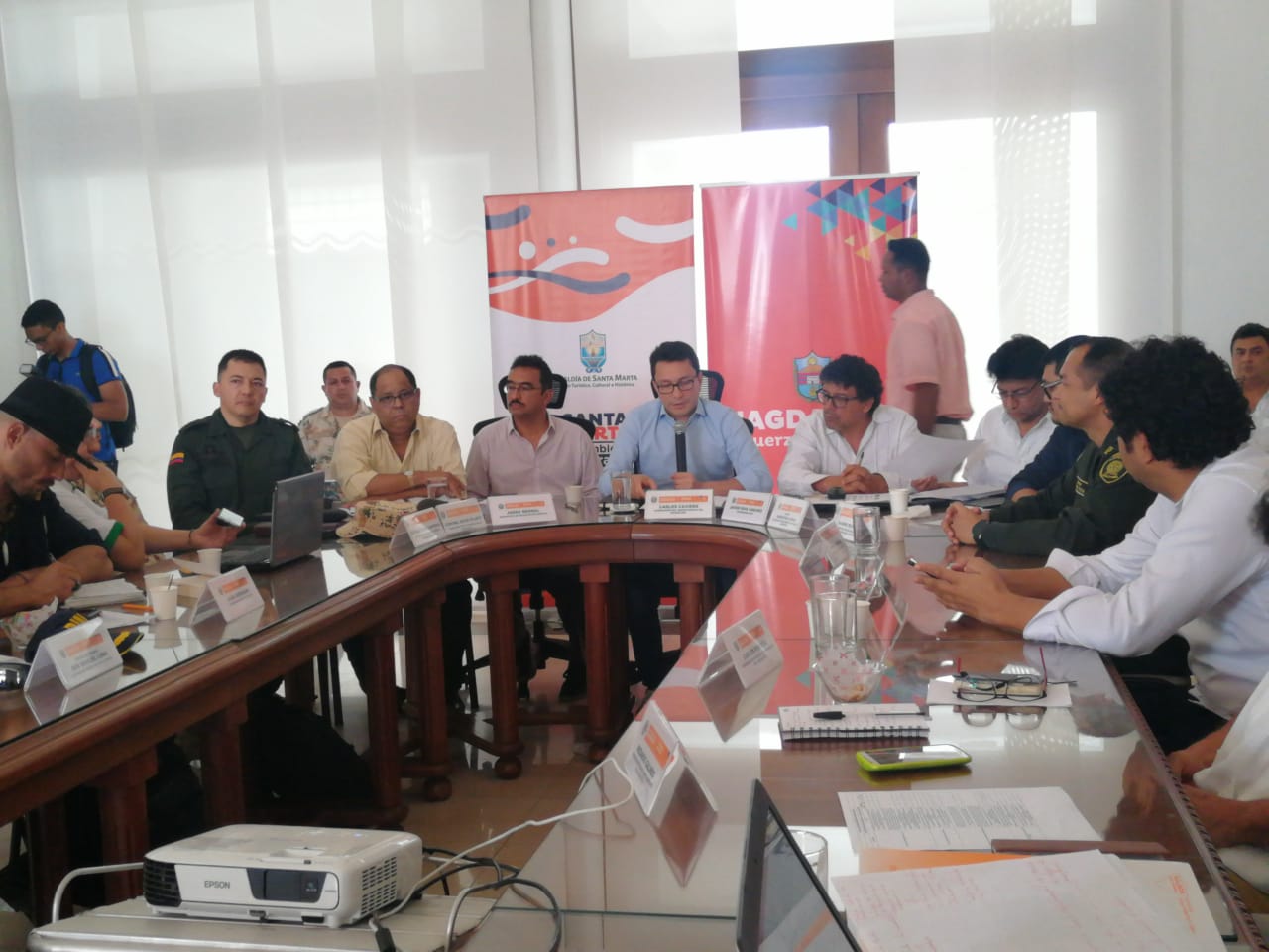 El gobernador Carlos Caicedo Omar luego de un consejo departamental y diatrital de Gestión se Riesgo decidieron decretar Emergencia Sanitaria en todo el Magdalena.