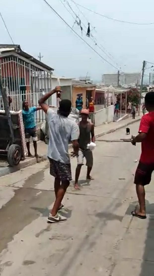 En plena vía pública del barrio Pablo Sexto sucedió el hecho violento