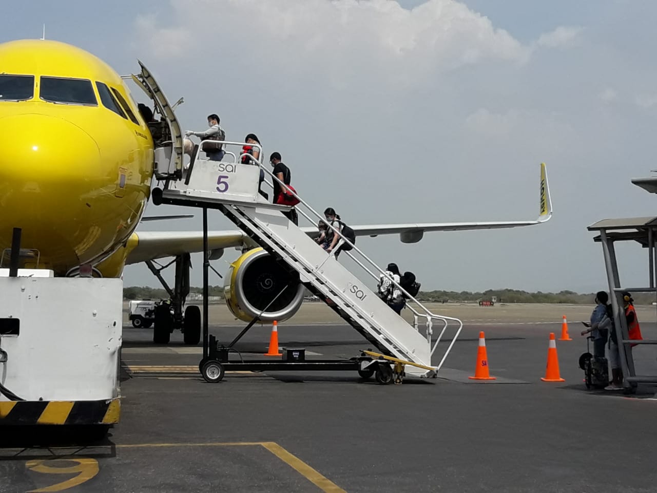 El vuelo humanitario fue coordinado entre la Embajada de los EE.UU y la Cancillería de Colombia.