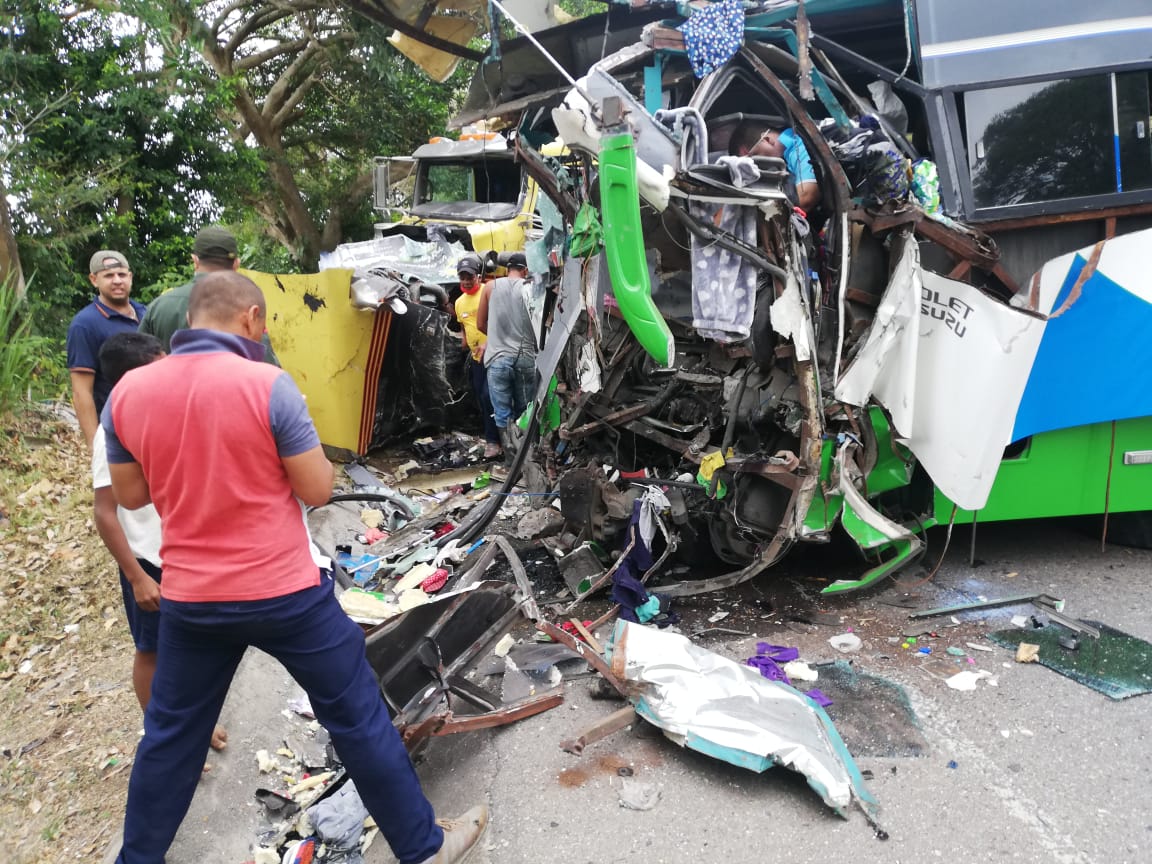 En el hecho falleció el conductor del bus por el impacto