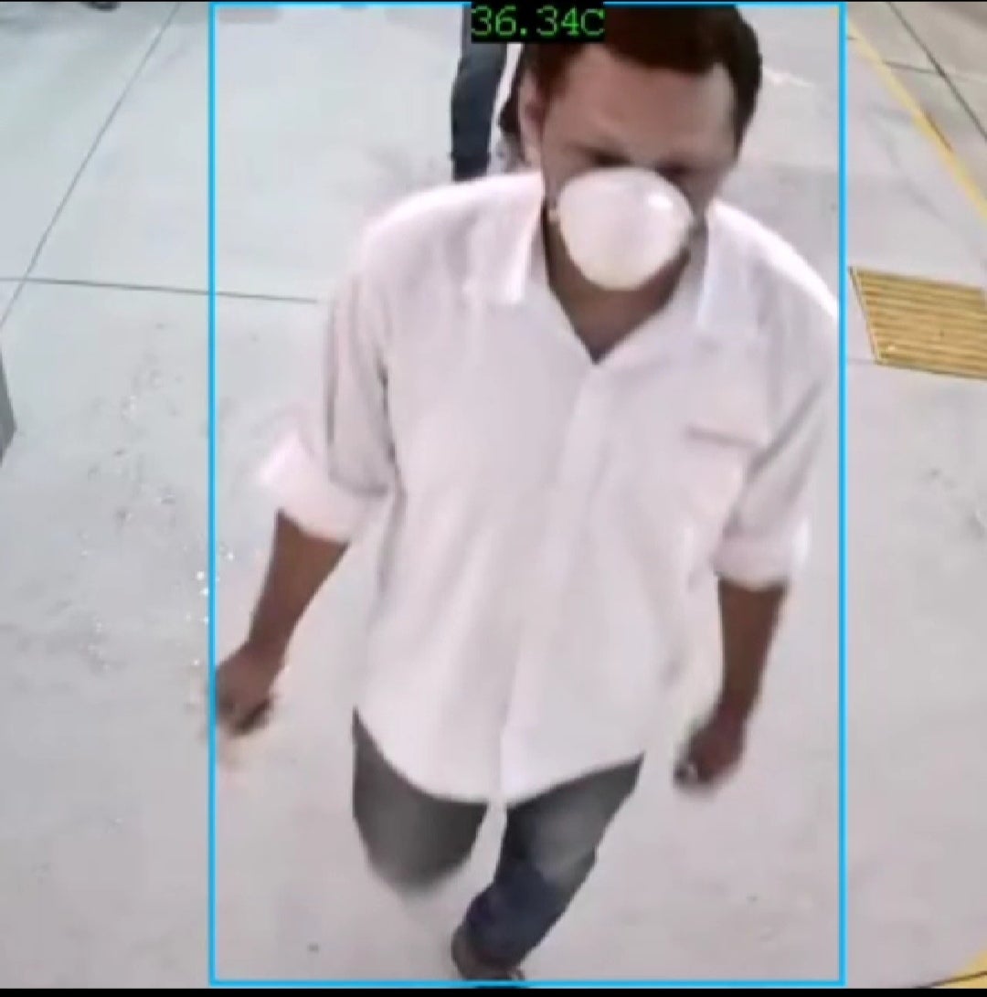 las personas pueden pasar rápidamente y el equipo detecta su temperatura