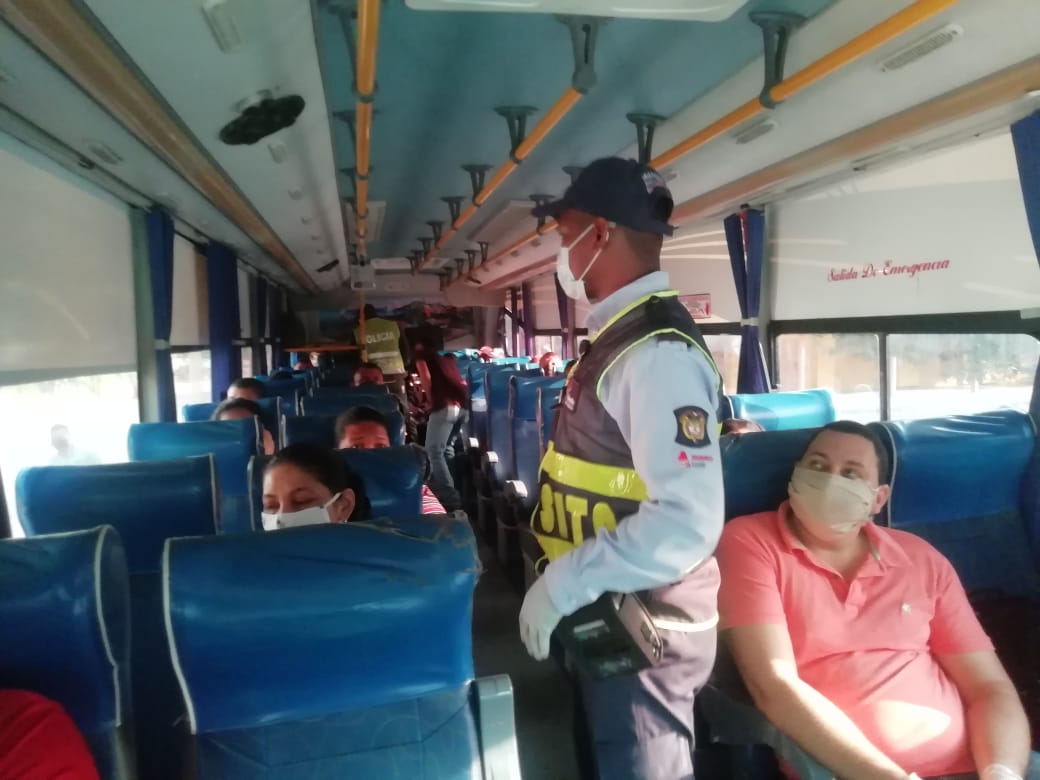 Autoridades vigilan medidas sanitarias.