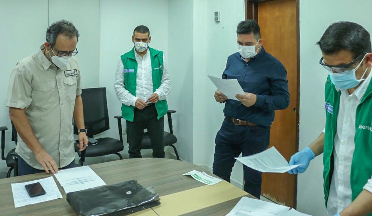 El superintendente tomo posesión del hospital y posesionó al nuevo interventor