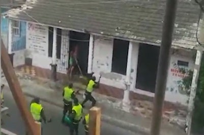 Los migrantes vivían en hacinamiento y bajo condiciones de insalubridad.