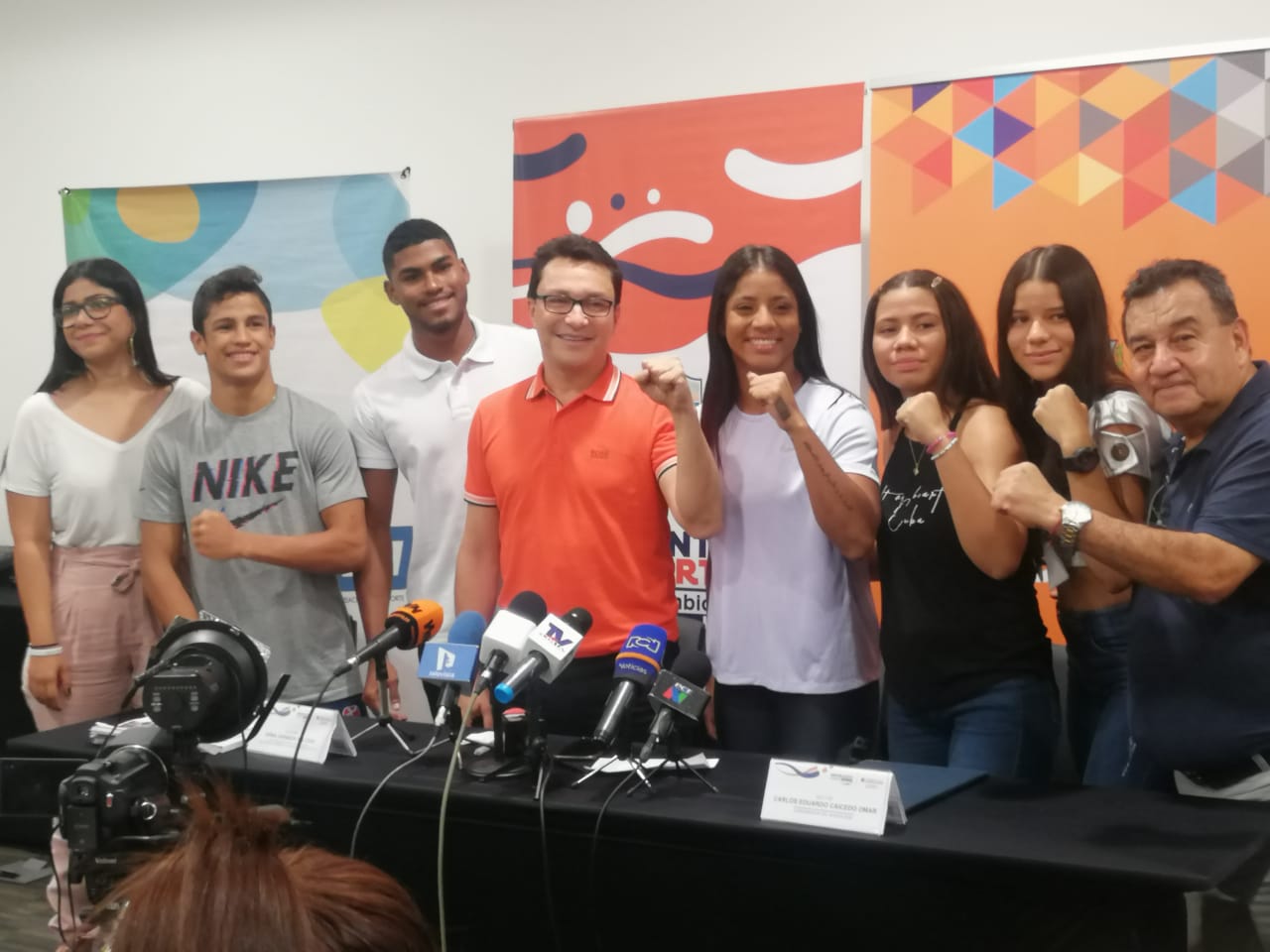 El gobernador espera crear un fondo para becar a jóvenes magdalenense