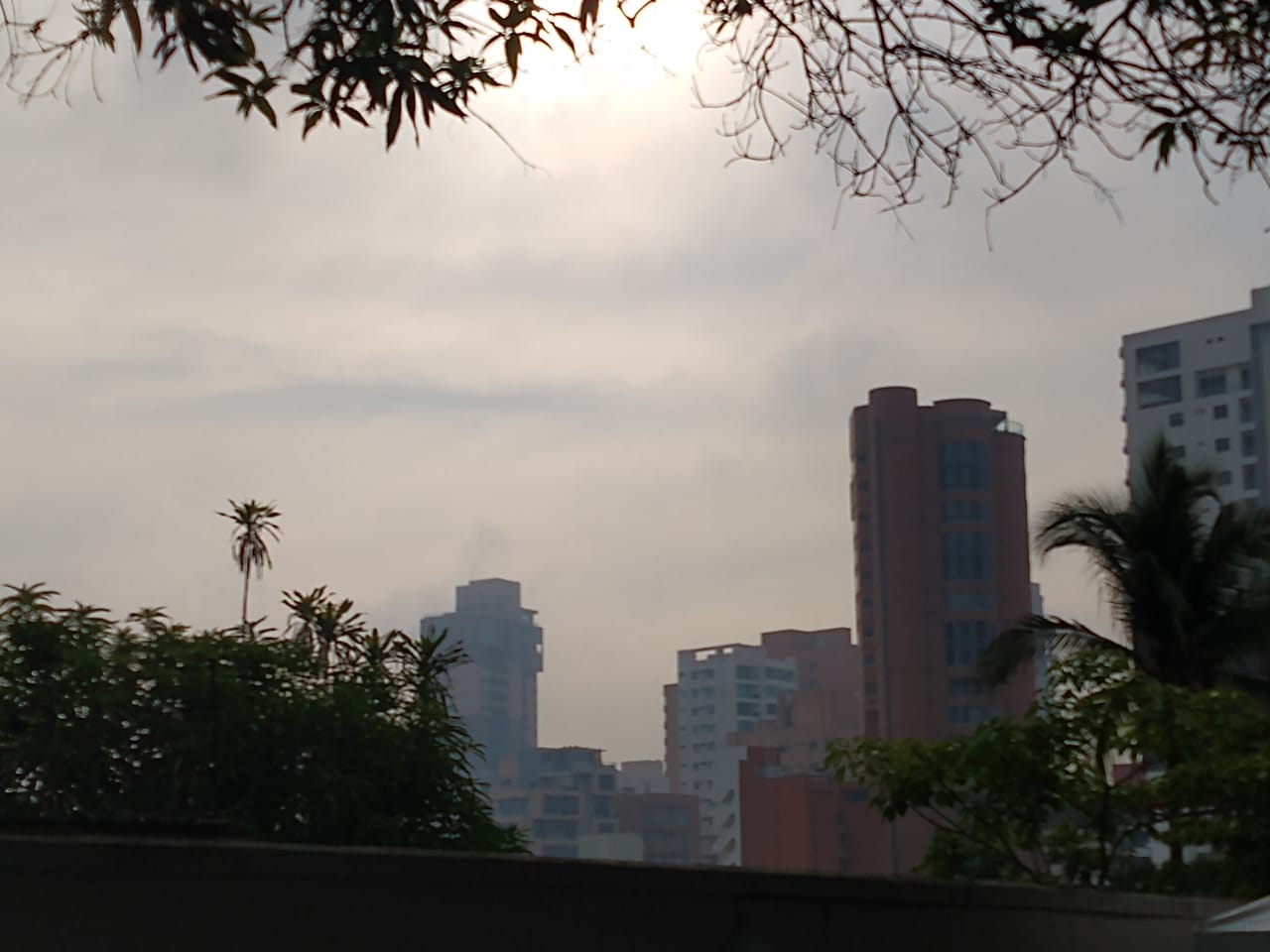Denso humo en Barranquilla