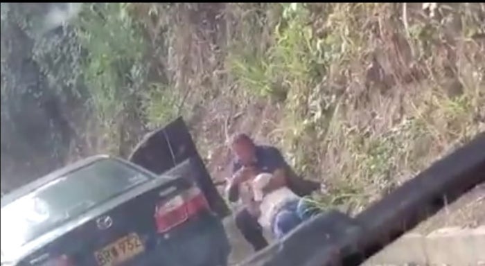 La mujer asegura que no fue golpeada