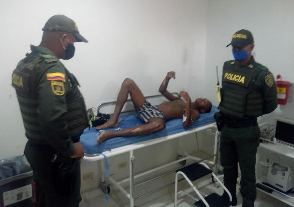 Le prendió fuego a su propia madre, mujer y hermanos