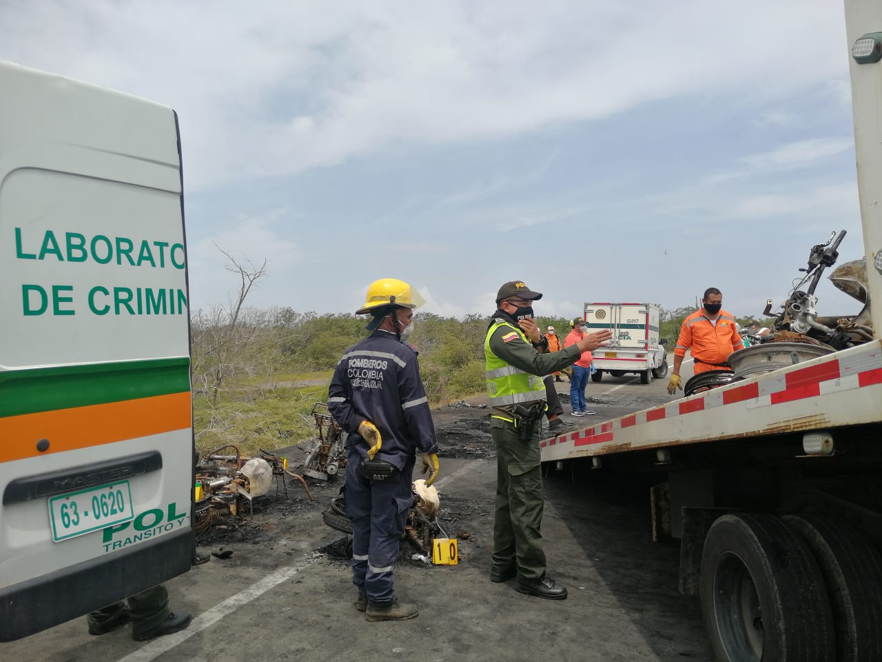 en el lugar quedaron siete motocicletas calcinadas