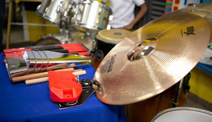 Los instrumentos eran utilizados para impartir clases a niños de escasos recursos de la ciudad.