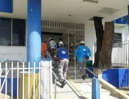 Entre los heridos está un auxiliar de la Policía quien conducía de civil