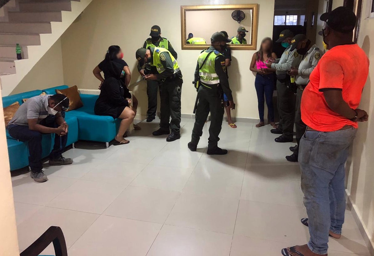 La fachada del lugar es un Autolavado de carros y motos