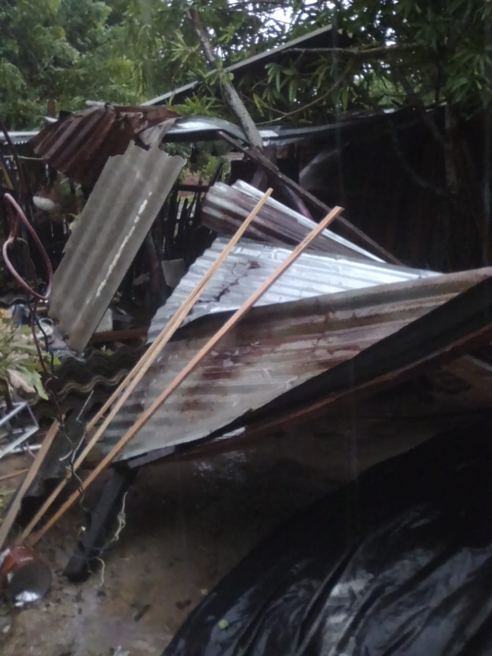 Varias viviendas quedaron sin techo.