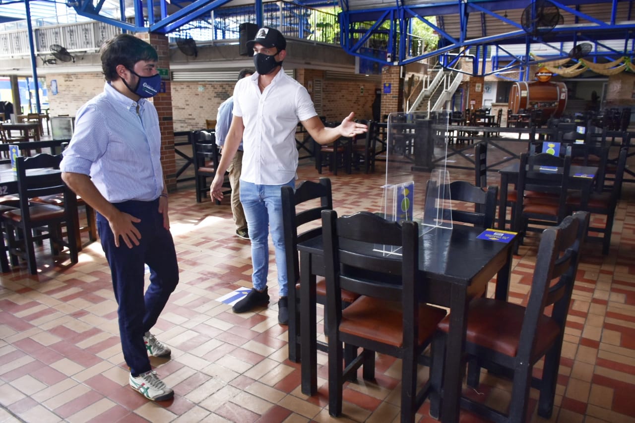 El alcalde de Barranquilla visitó algunos restaurantes.
