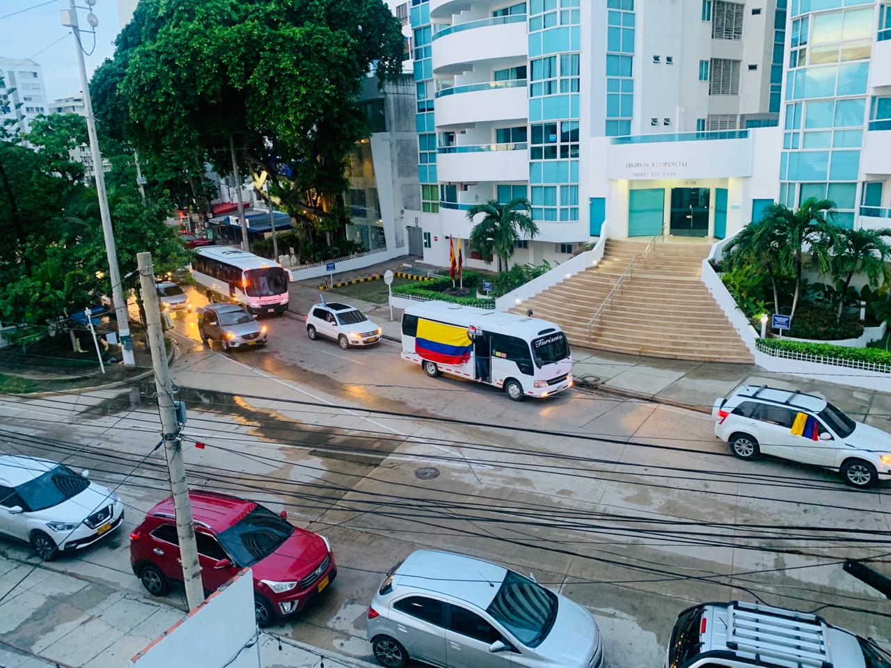 caravana apoyo a Uribe