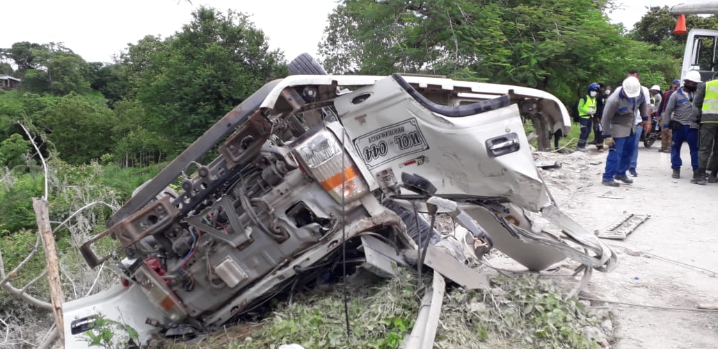 Iba cargado con cemento