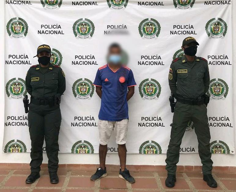 Hirió a una patrullera