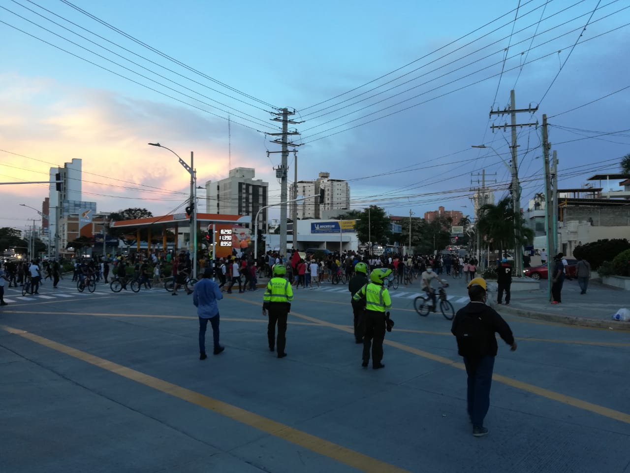 Policía hace presencia en marchas de Barranquilla.