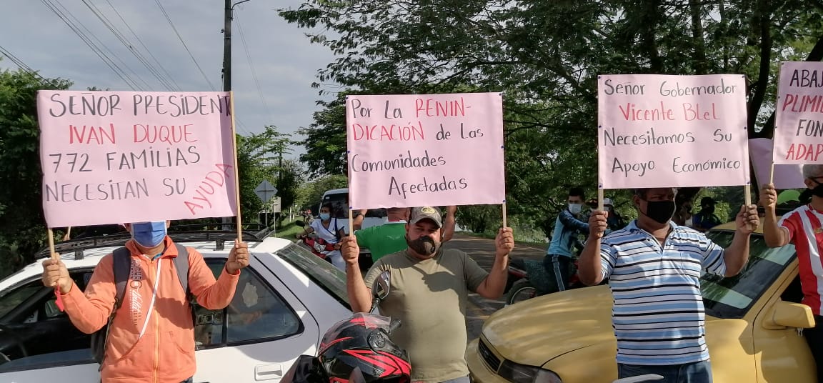 Con la puesta en funcionamiento de este puente se vieron afectadas en su economía más de 700 familias de la zona.