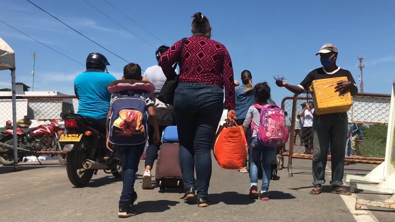 Venezolanos retornan a Colombia.