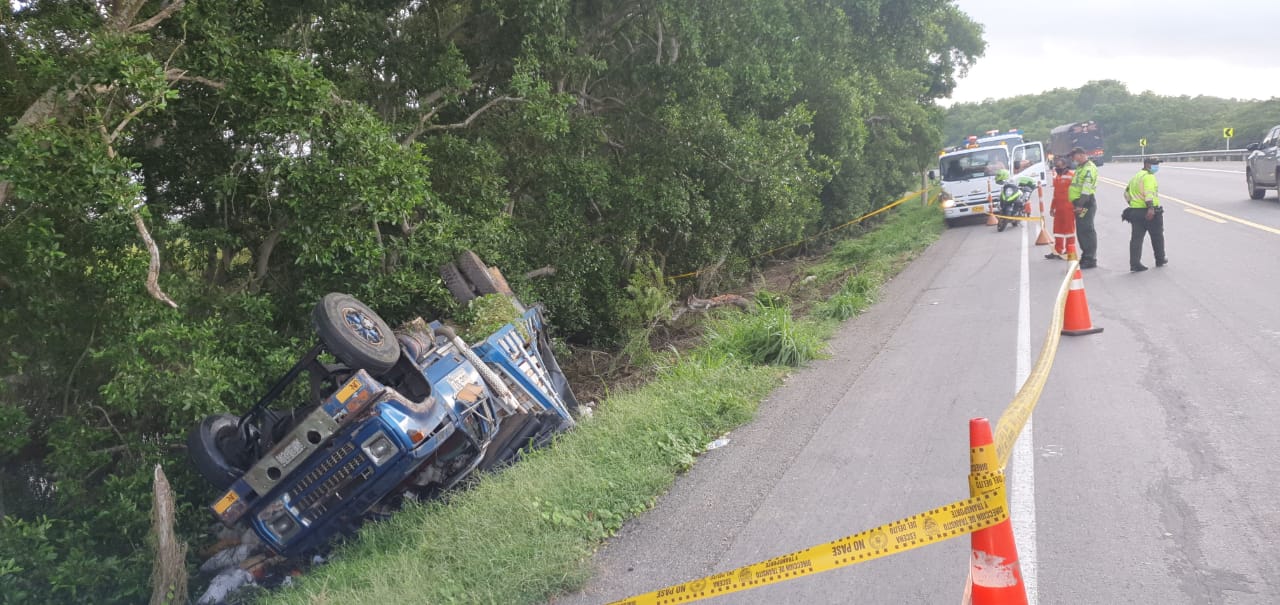 Las cuatro personas que perecieron en el accidente, habrían pedido el chance para llegar a Barranquilla