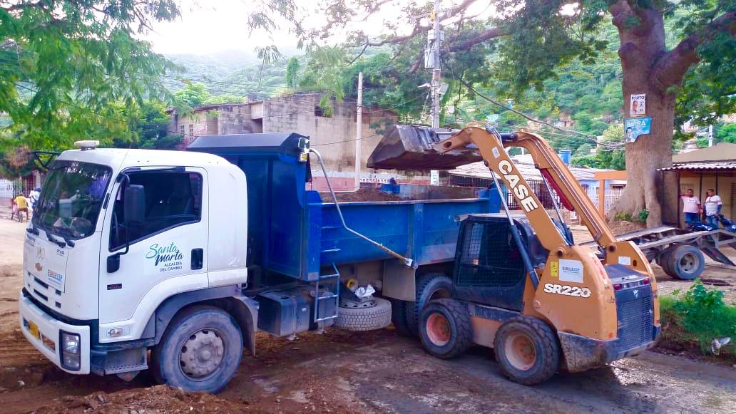 Las fuertes lluvias ha causado afectaciones por deslizamiento de sedimentos de los cerros de Santa Marta