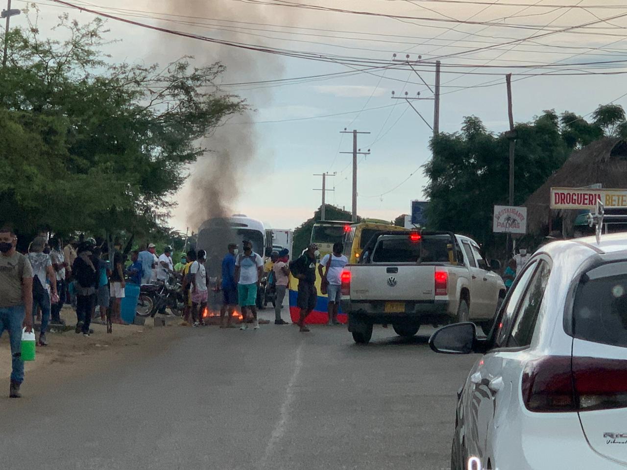 Los isleños están considerando abrir el balneario sin importar si las autoridades dan o no el permiso para hacerlo.